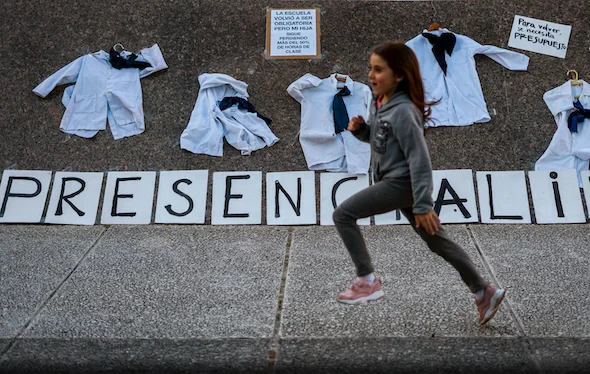 Demonstration für Präsenzunterricht in Montevideo
