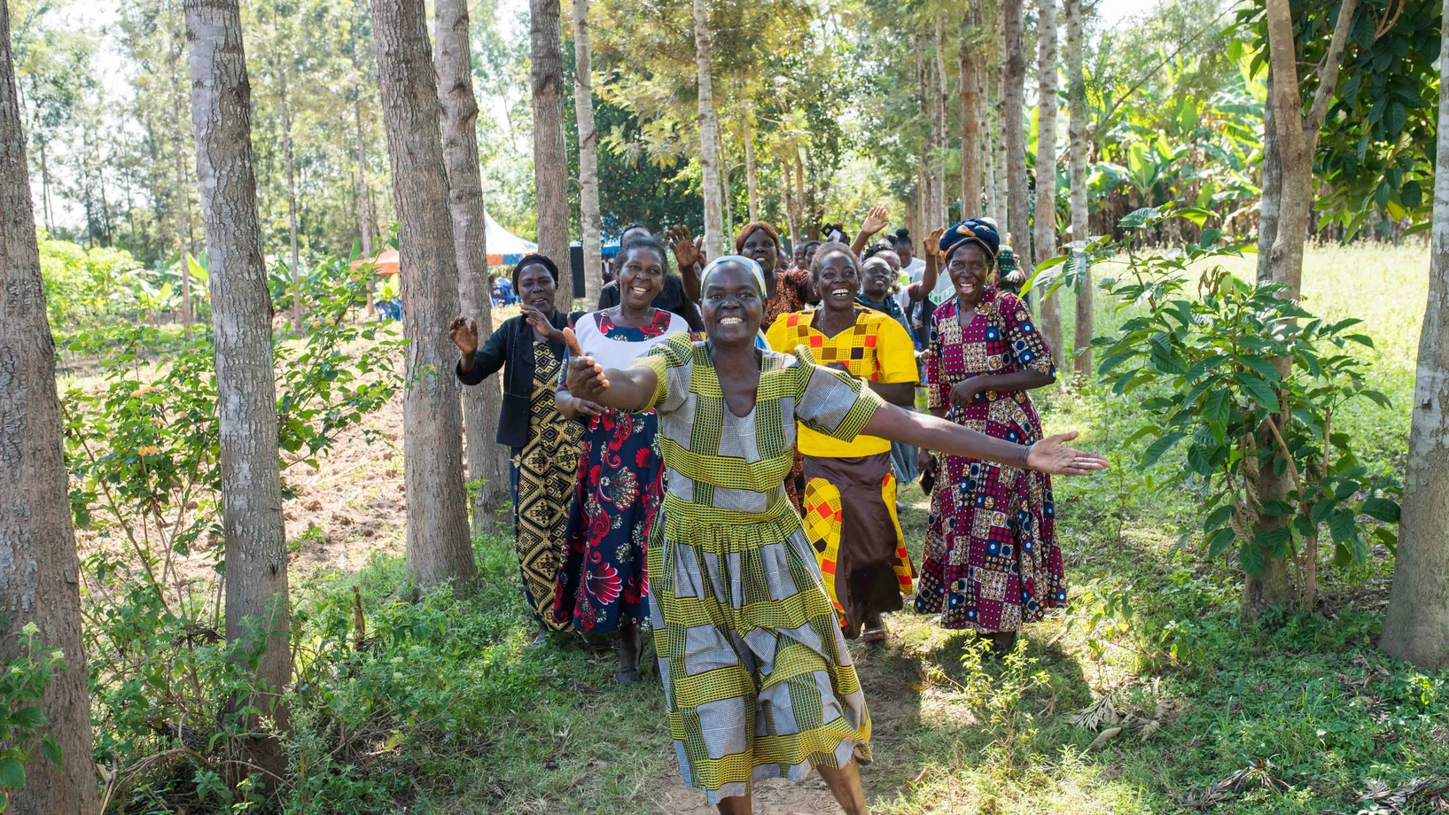 Frauen in Kenia zur Begrüssung bei einem Projektbesuch